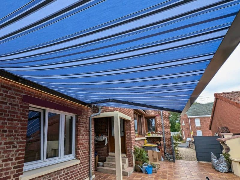 terrasse ombragée avec store banne coffre intégral Winsol dans la Pévèle