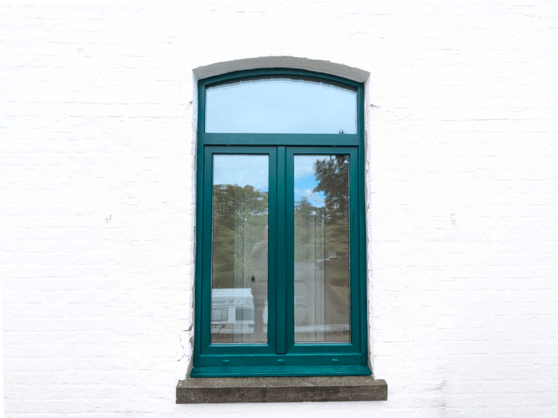 fenêtre PVC verte extérieure avec isolation renforcée installée par SARL AUBURSIN