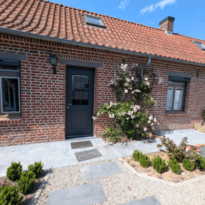 volets roulants solaires Somfy et porte d’entrée Bel’M Langeais après rénovation