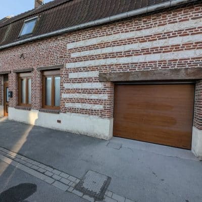 Rénovation complète de menuiseries WIŚNIOWSKI chêne doré sur une maison en briques par la SARL Aubursin